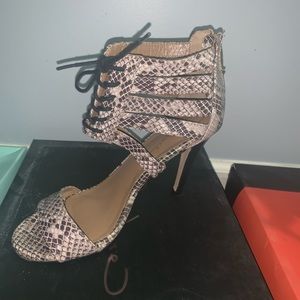 🔹Multi color heels